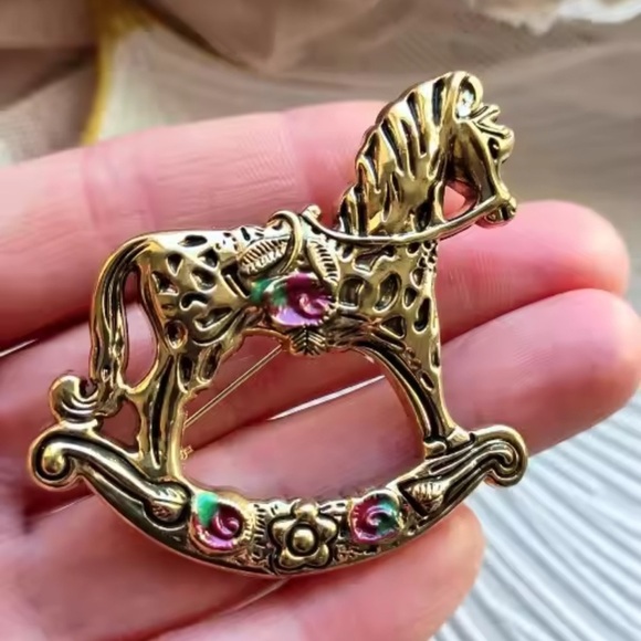 Vintage Rocking Horse Pegasus Brooch - Picture 11 of 12